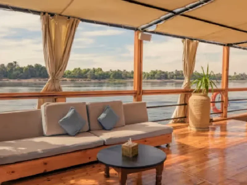 ponte lounge della dahabiya sul nilo, egitto lusso